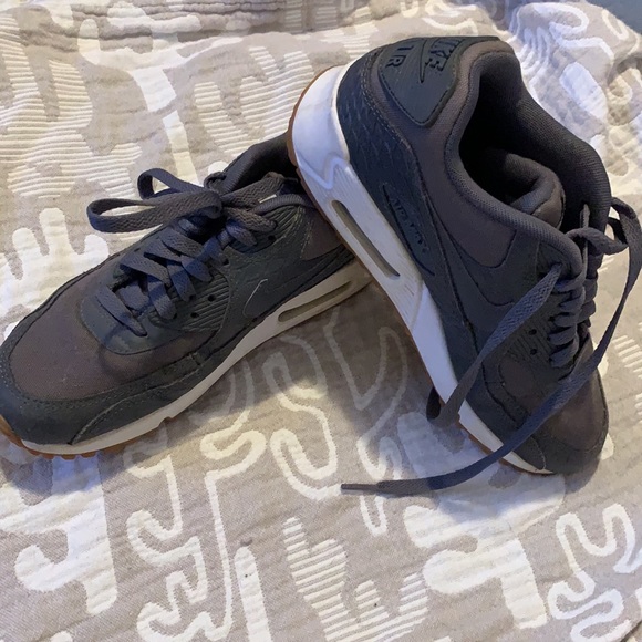 Nike Air Max 90 Gray Snake Skin Python Sneakers - Picture 2 of 11